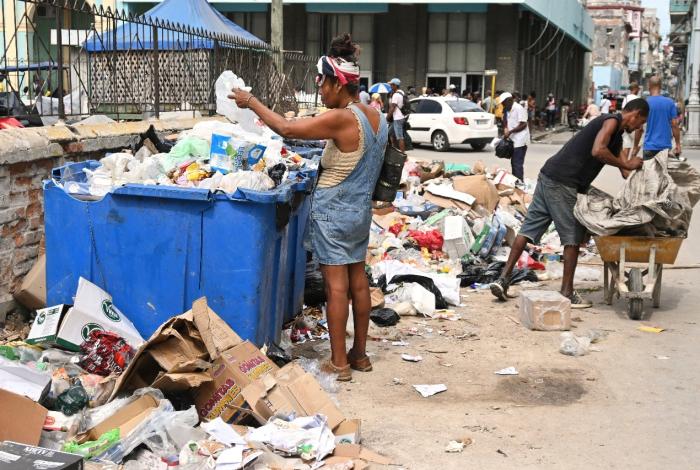 Renuncia ministra de Trabajo de Cuba tras afirmar que en el país ‘no hay mendigos’