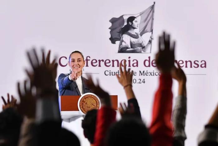 Reportaje revela medios afines a Morena en conferencias mañaneras de Sheinbaum