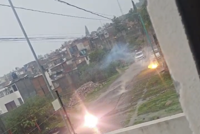 Reportan cables de alta tensión reventados en Santa María