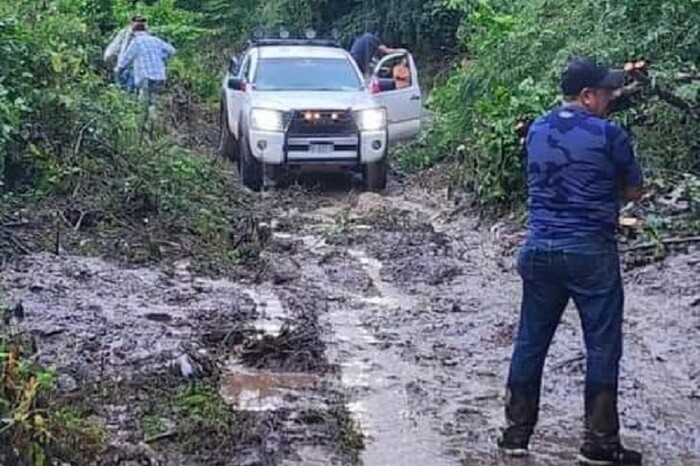 Reportan derrumbe en la carretera Tzitzio-El Limón de Papatzingán