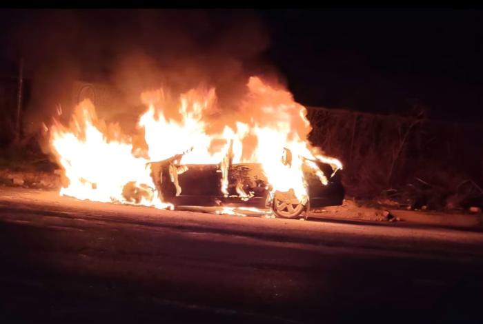 Reportan incendio de vehículo en Ciudad Hidalgo tras falla mecánica