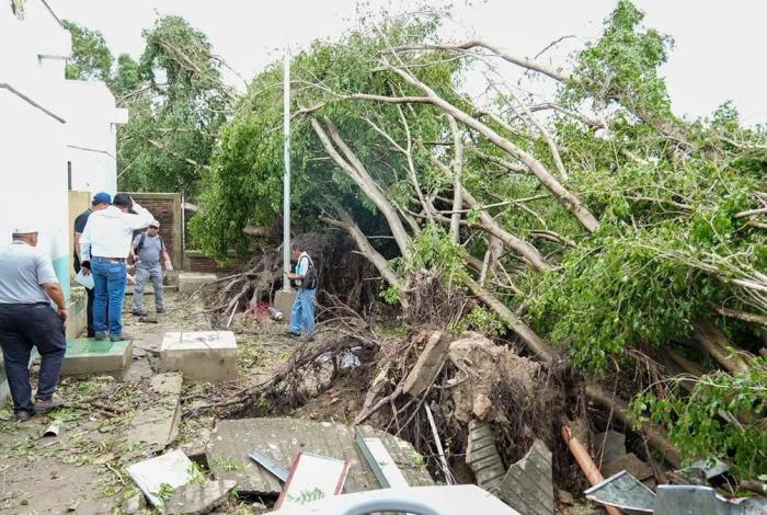 Reportan tres muertos tras el paso del huracán Erick por Oaxaca y Guerrero