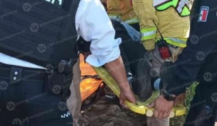 Rescatan a ciclista que cayó por barranco en Morelia