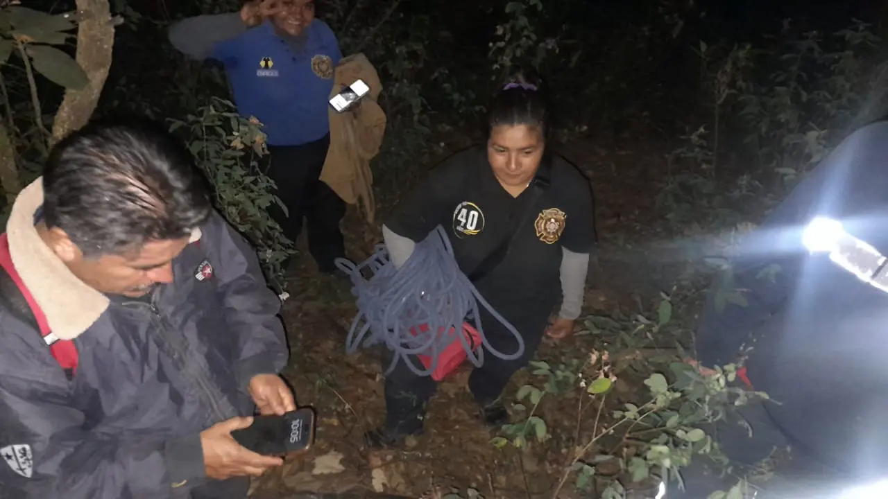 Rescatan a ocho excursionistas en el Cerro del Cacique