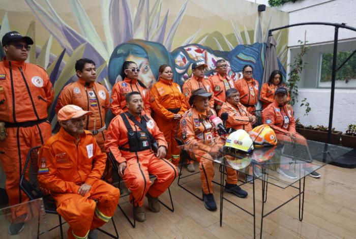 Rescatistas "Topos Azteca" desafían la burocracia para salvar vidas en Colombia