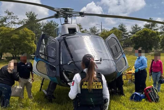Resguardan aterrizaje de helicóptero para traslado médico en Morelia