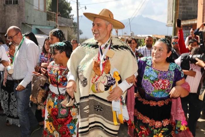 Respaldo total a autonomía de las comunidades de Crescencio Morales y Jarácuaro: Bedolla
