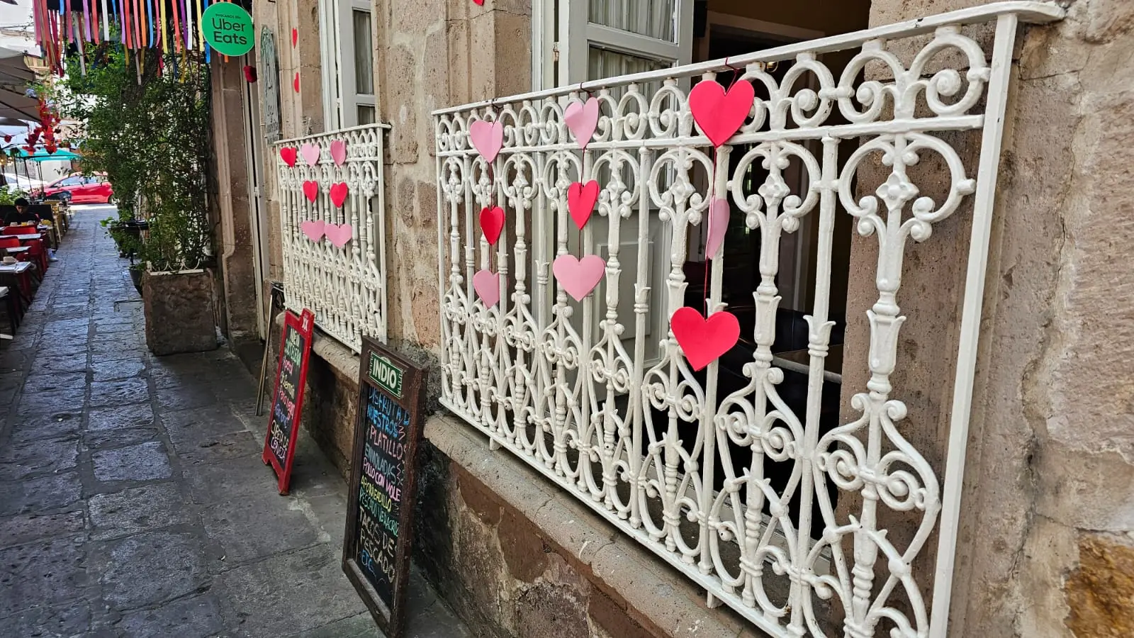 Restaurantes se preparan para el 14 de febrero con reservaciones y promociones