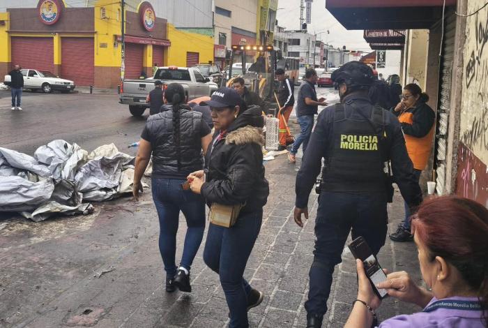 Retiran puestos ambulantes en alrededores del Mercado Independencia