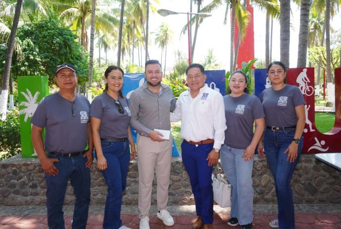 Reyes Galindo continúa con el apoyo a estudiantes y deportistas del Distrito 22