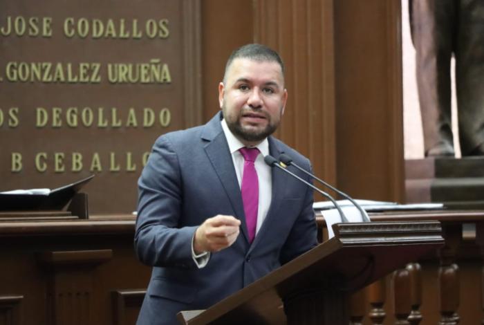 Reyes Galindo presenta iniciativa para frenar el Burnout, "síndrome de estrés laboral", en trabajadores del Estado y municipios