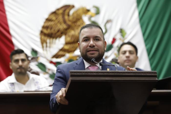 Reyes Galindo presenta reforma para proteger la salud mental del magisterio michoacano