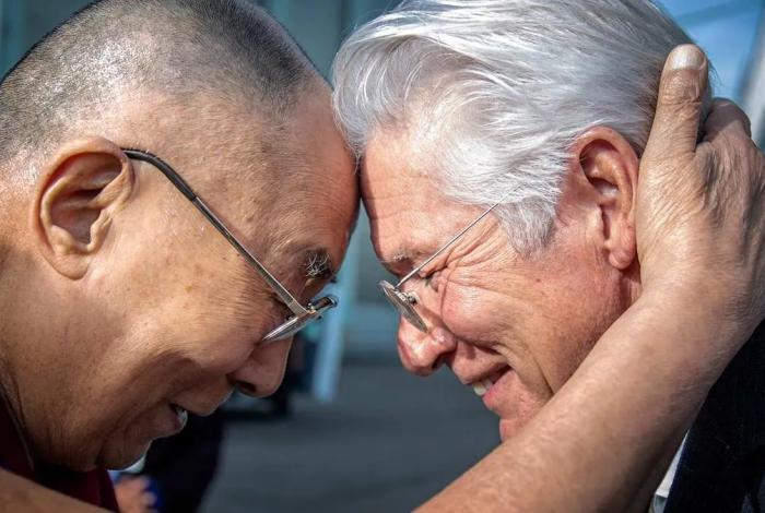 Richard Gere presenta documental inédito del Dalai Lama