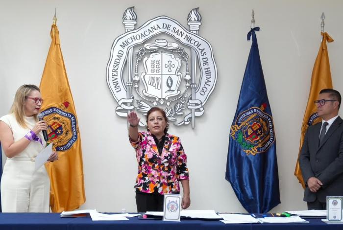Rinde protesta directora de la preparatoria Gral. Lázaro Cárdenas