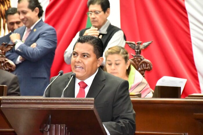 Rinde protesta Santiago Sánchez Bautista, como diputado local