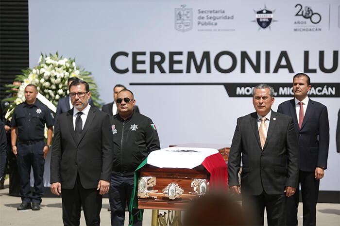 Rinden homenaje al oficial de la Guardia Civil que fue privado de la vida en la zona de Altozano, Morelia