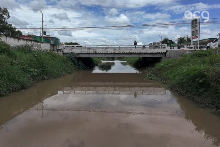 Ríos, drenes y canales, hasta 65% tras lluvias, desfogues y apagones