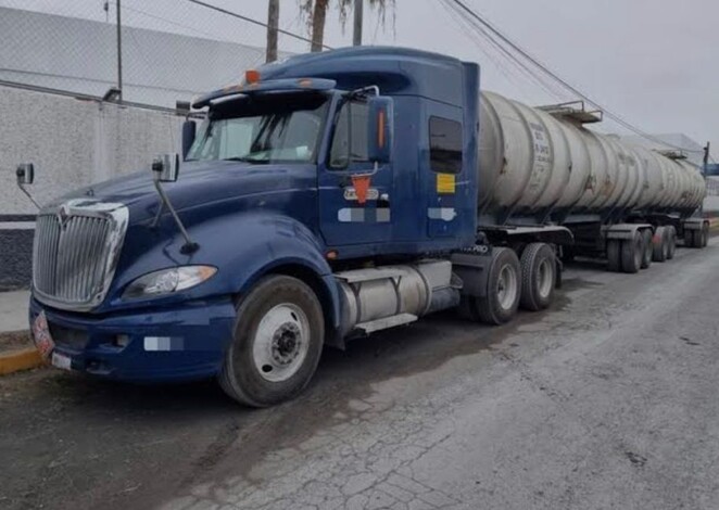 Roban pipa con hidrocarburo en la carretera Morelia-Salamanca