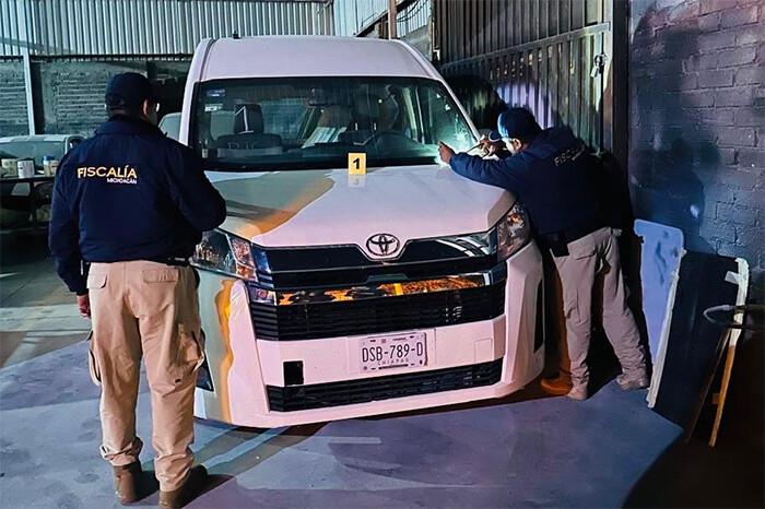 Robaron una Toyota en el Estado de México, FGE la halla en un taller de hojalatería y pintura de Morelia