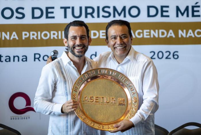 Roberto Monroy rinde protesta como presidente de Asetur México