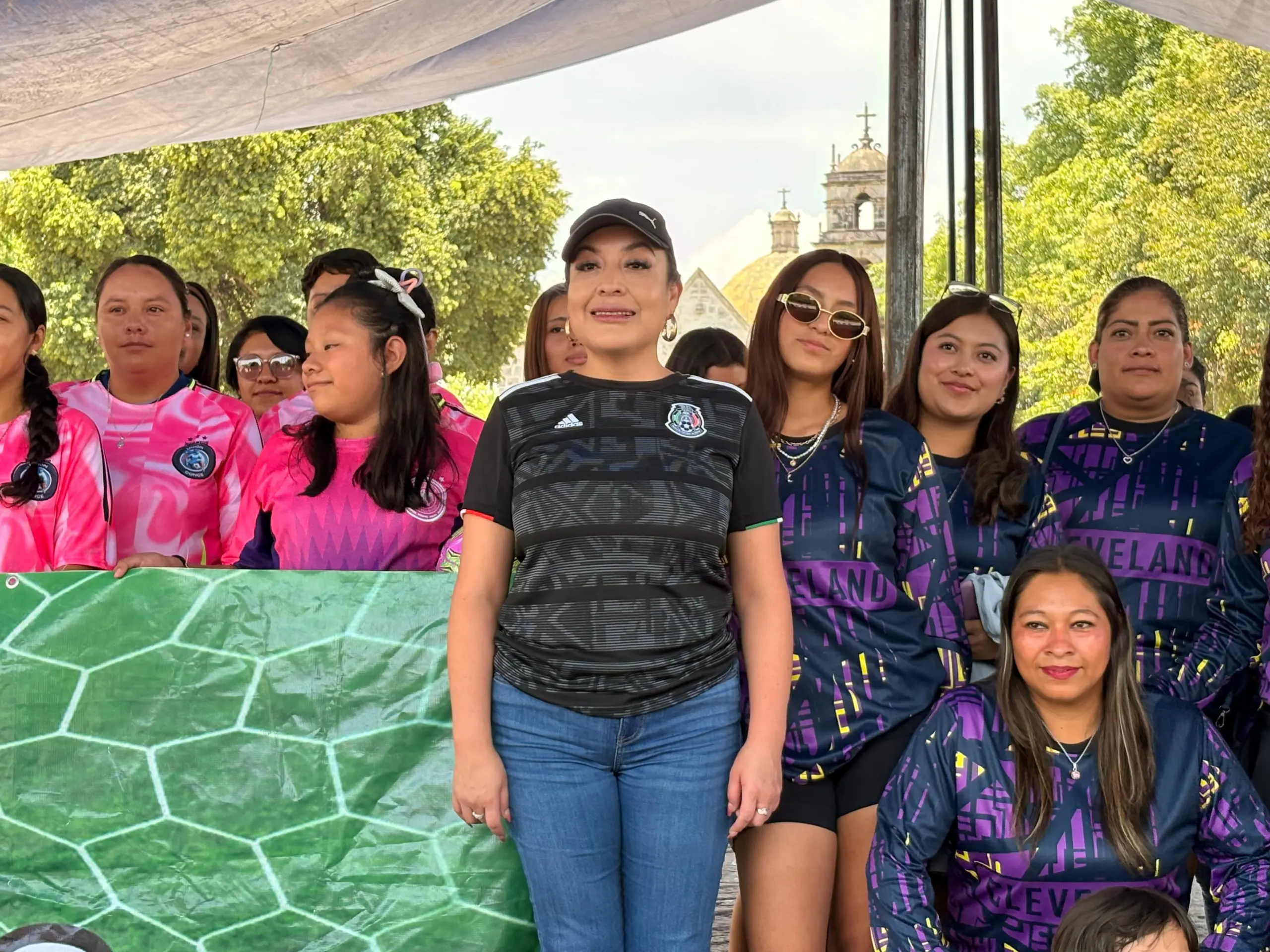 Rosa Elia Milán Pintor inauguró la liga de fútbol femenil Municipal