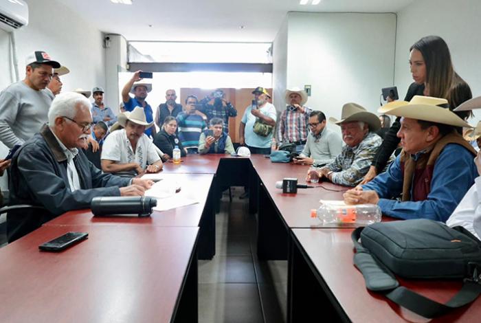 Sader y asociaciones ganaderas firman acuerdo por la movilización de animales