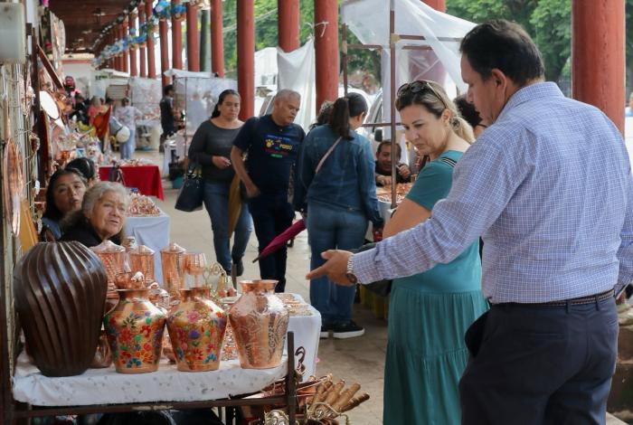 Salvador Escalante perfila programa de salud para artesanos del cobre