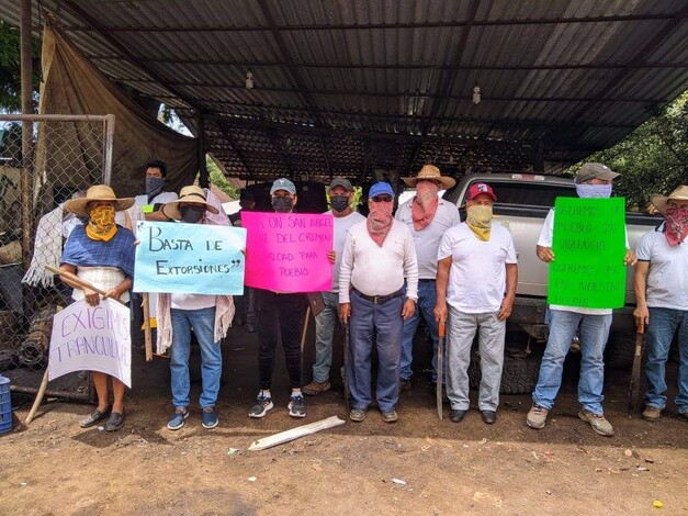 San Ángel Zurumucapio toma las armas para defenderse del crimen