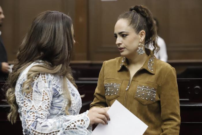 Sandra Arreola condena envenenamiento de animales en Paracho