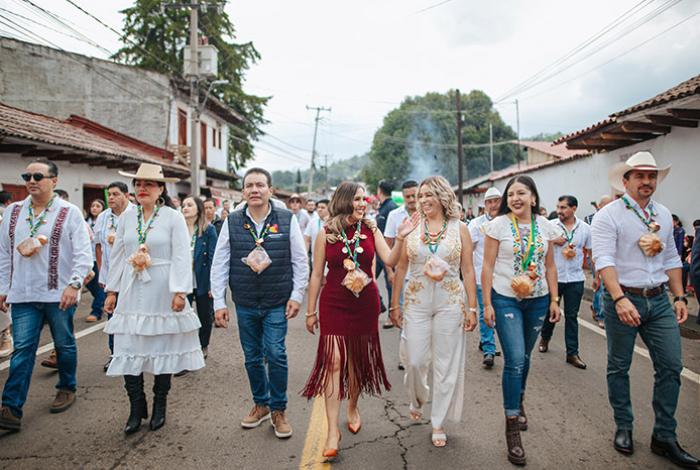 Santa Clara del Cobre enamora en inauguración de la LIX Feria Nacional del Cobre