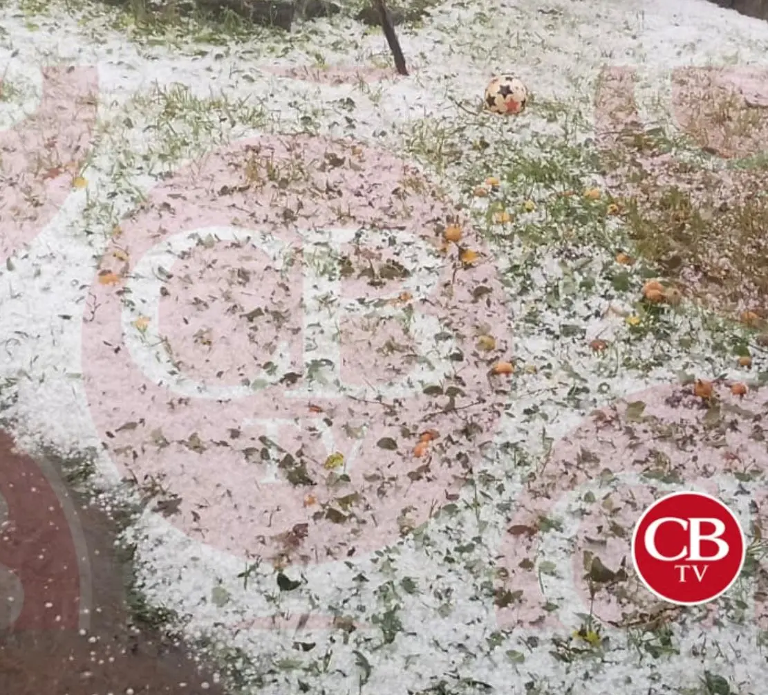 Santa Clara se pinta de blanco con una fuerte granizada