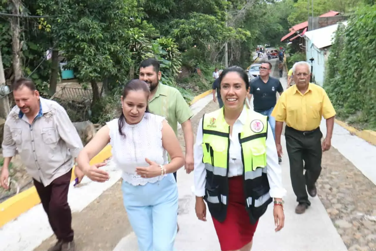 Santiago Acahuato avanza con nueva infraestructura: Fanny Arreola