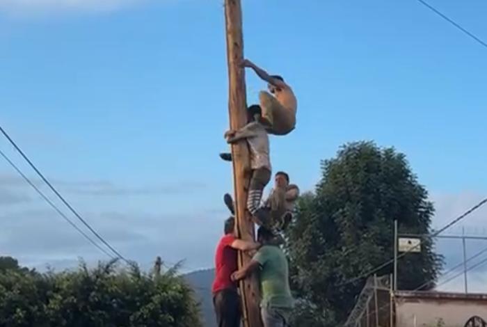 Santo trancazo Batman: se caen dos del ‘palo encebado’