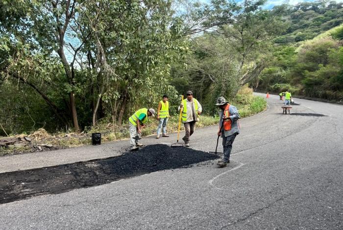 SCOP rehabilita camino intermunicipal Tiripetío-Carácuaro-Eréndira: Rogelio Zarazúa
