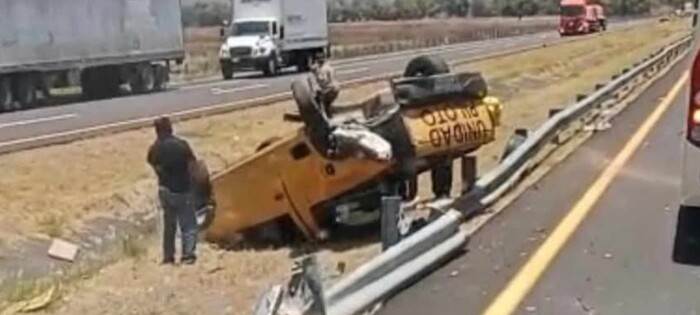 Se accidenta 2 vehículos en la México-Guadalajara, a la altura de Huaniqueo