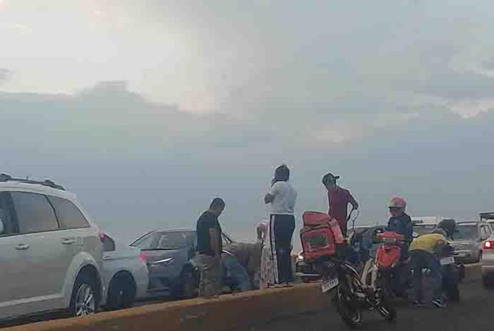 Se accidenta motociclista en puente de la avenida Madero Poniente de Morelia