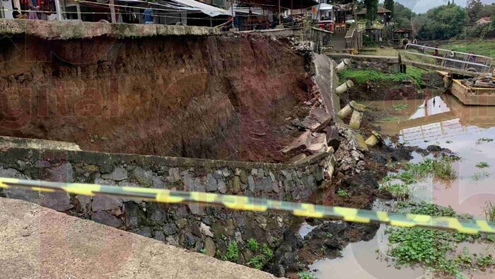 Se desgaja una parte del muelle general del Lago de Pátzcuaro; embarcaciones trabajan con normalidad