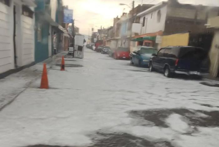 Se desploma techumbre de un salón de fiestas en Maravatío