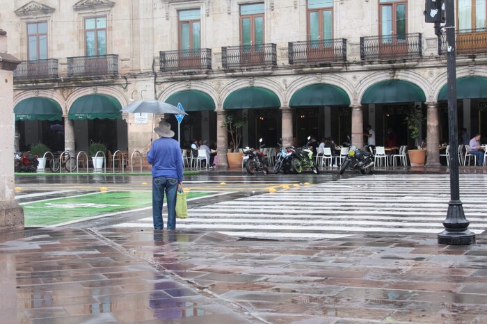 Se espera menos calor y más lluvias este martes, en Michoacán