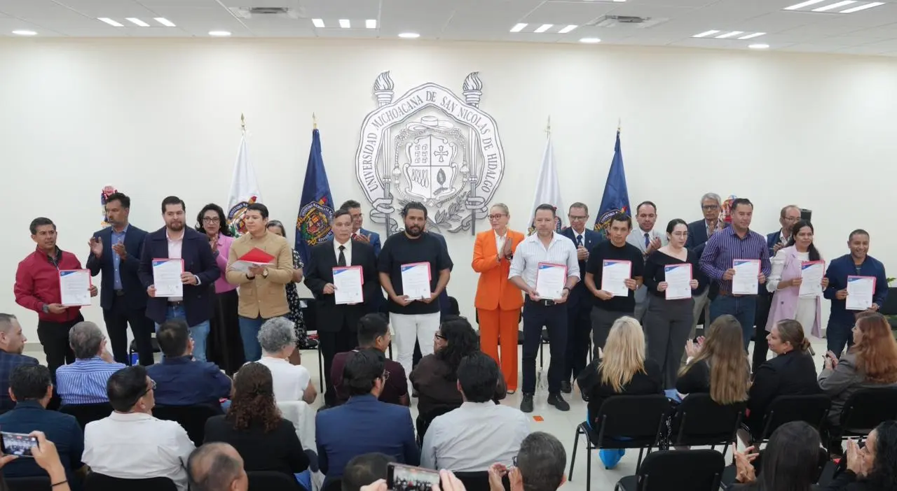 SE HACE JUSTICIA LABORAL A DOCENTES NICOLAITAS; YARABÍ ÁVILA ENTREGA NOMBRAMIENTOS DE MATERIAS DEFINITIVAS