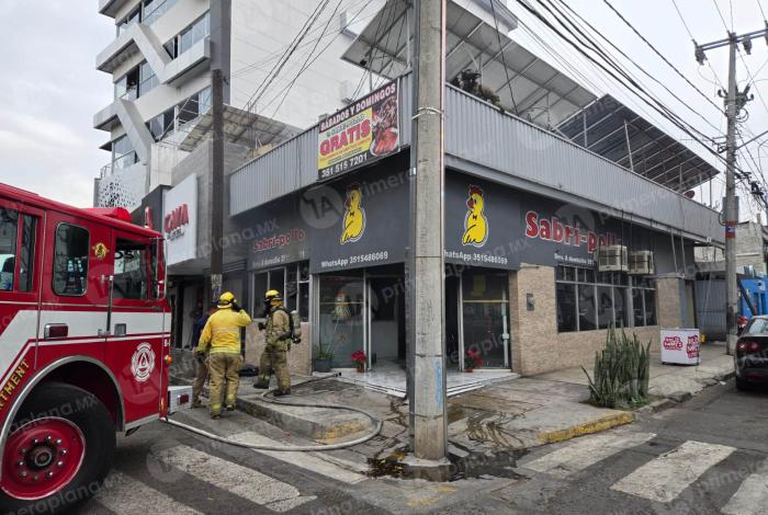 Se inc3ndia negocio de pollos asados en Zamora