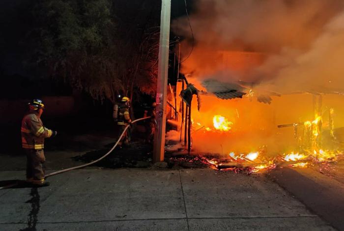 Se incendia domicilio en la colonia Pablo Galeana, en el municipio de Morelia
