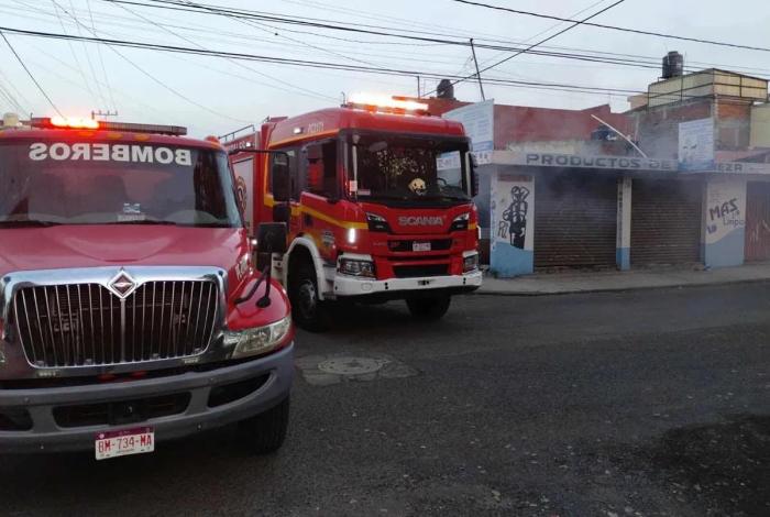 Se incendia negocio en Prados Verdes de Morelia; deja solo daños materiales