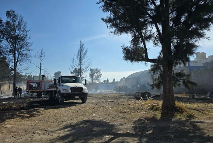 Se incendia recicladora de plásticos en la colonia Los Ángeles, al norte de Morelia