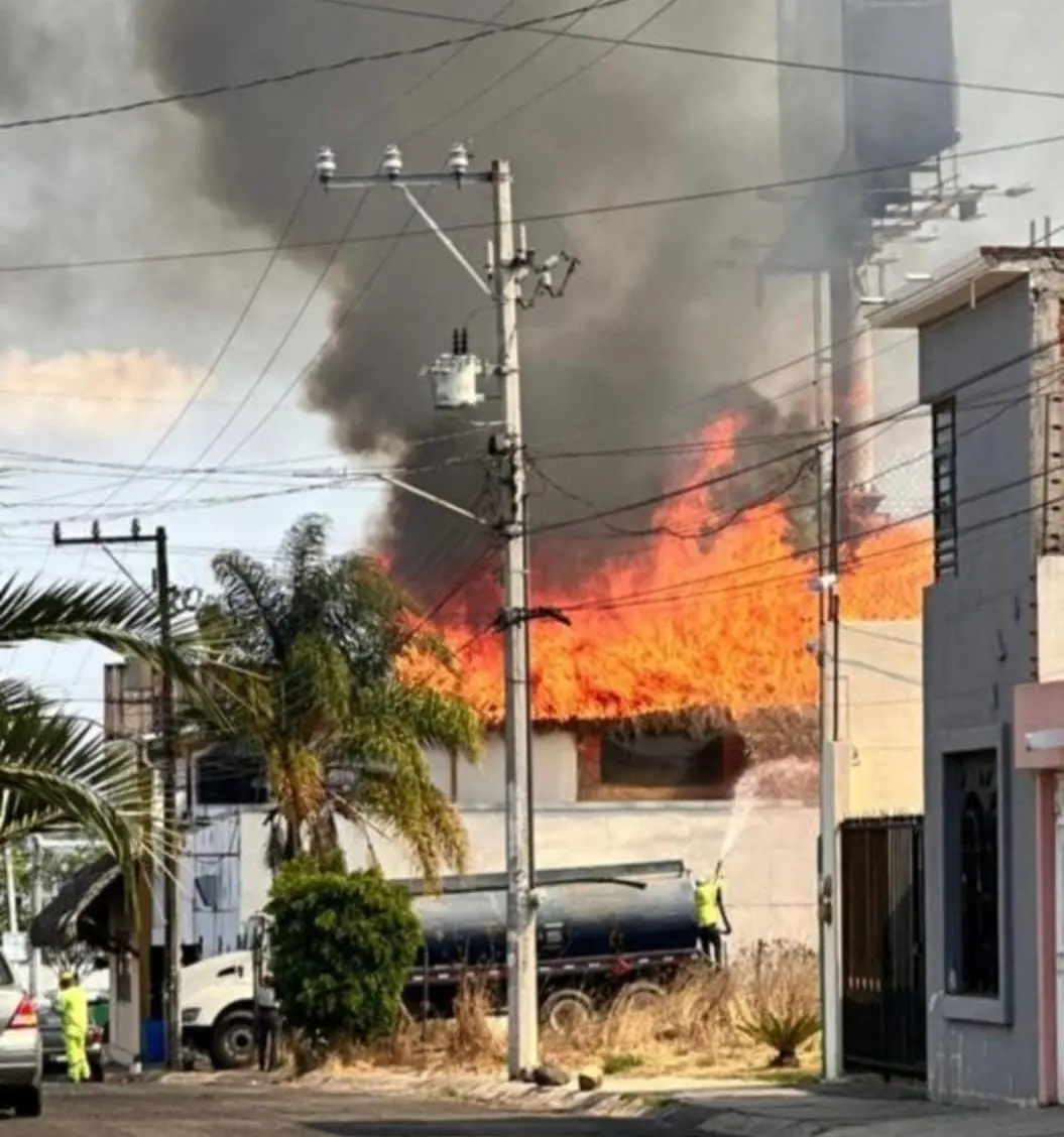 Se incendia restaurante de mariscos en Morelia