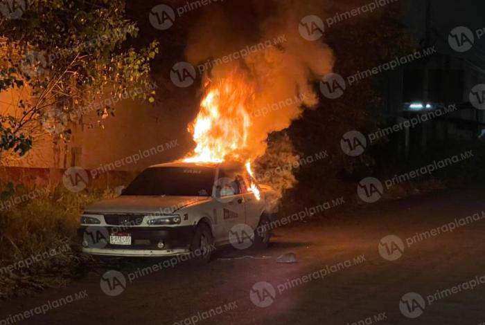 Se incendia taxi en Morelia