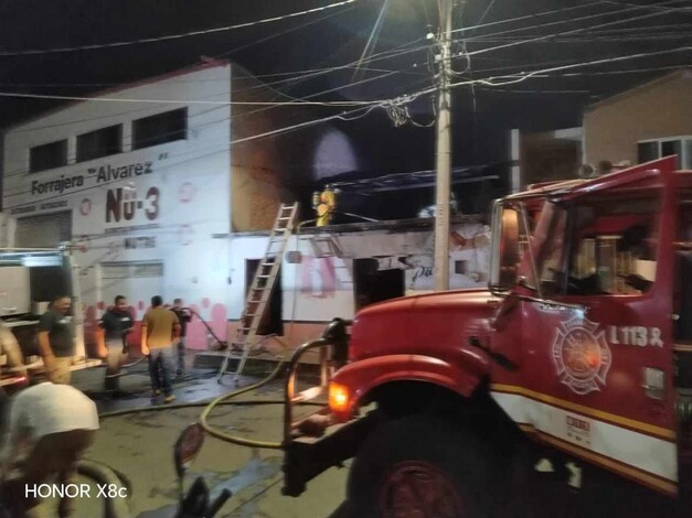 Se incendia tienda de abarrotes, en Zacapu
