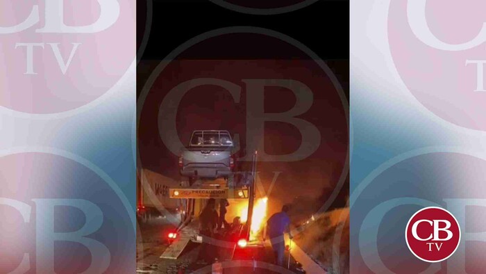 Se incendia tráiler nodriza en la Siglo XXI