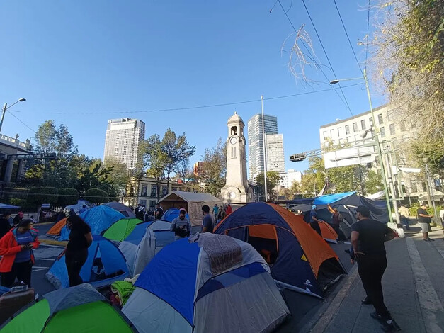 Se planta magisterio frente a Gobernación en CDMX; exige mesa de trabajo