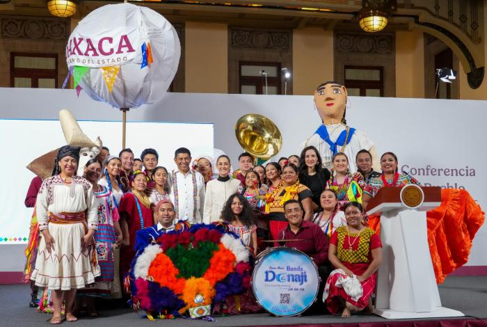 SE PRESENTA LA GUELAGUETZA 2025 EN “LA MAÑANERA DEL PUEBLO”